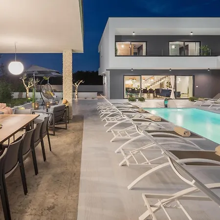 5 Bedroom In Holiday home