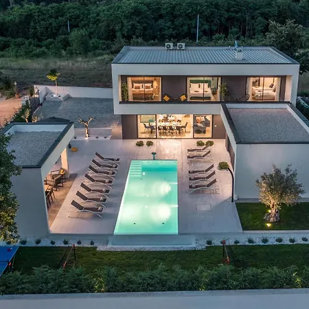 5 Bedroom In Holiday home
