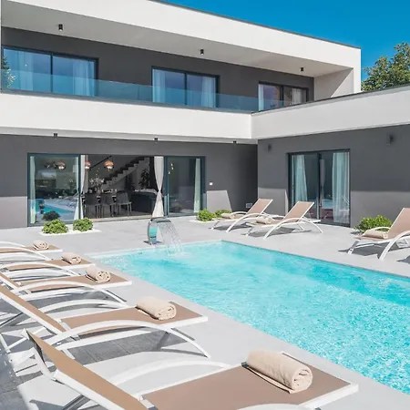 5 Bedroom In Holiday home Sivati