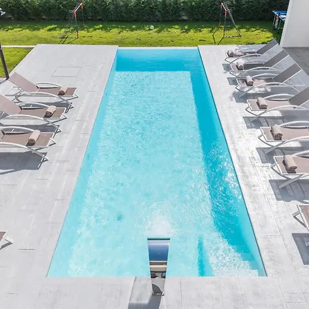 Holiday home 5 Bedroom In Sivati