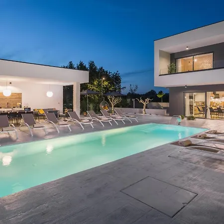 5 Bedroom In
