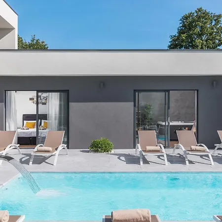 5 Bedroom In Holiday home