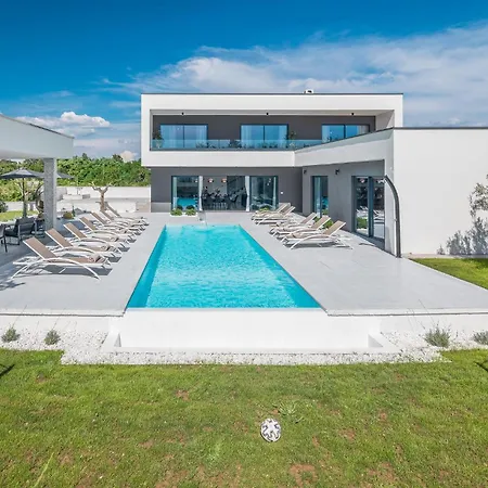 Holiday home 5 Bedroom In *