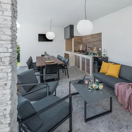 5 Bedroom In Holiday home