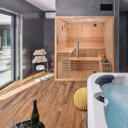 5 Bedroom In *