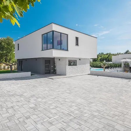 5 Bedroom In Holiday home