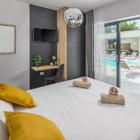 5 Bedroom In Holiday home Sivati