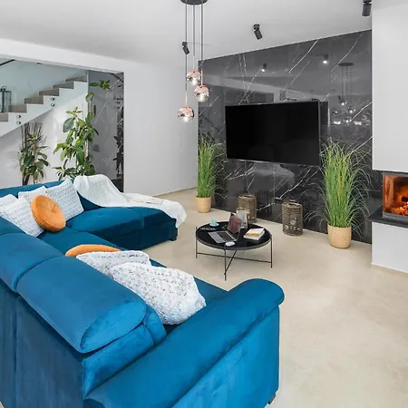 5 Bedroom In Holiday home
