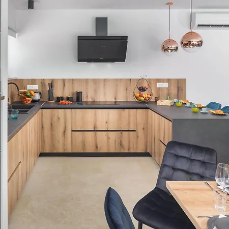 5 Bedroom In
