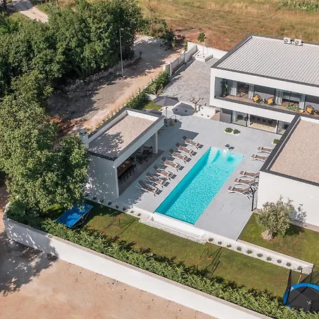 Feriehus 5 Bedroom In Sivati